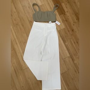 I am selling a lindi set of white pants with a brand new olive green top